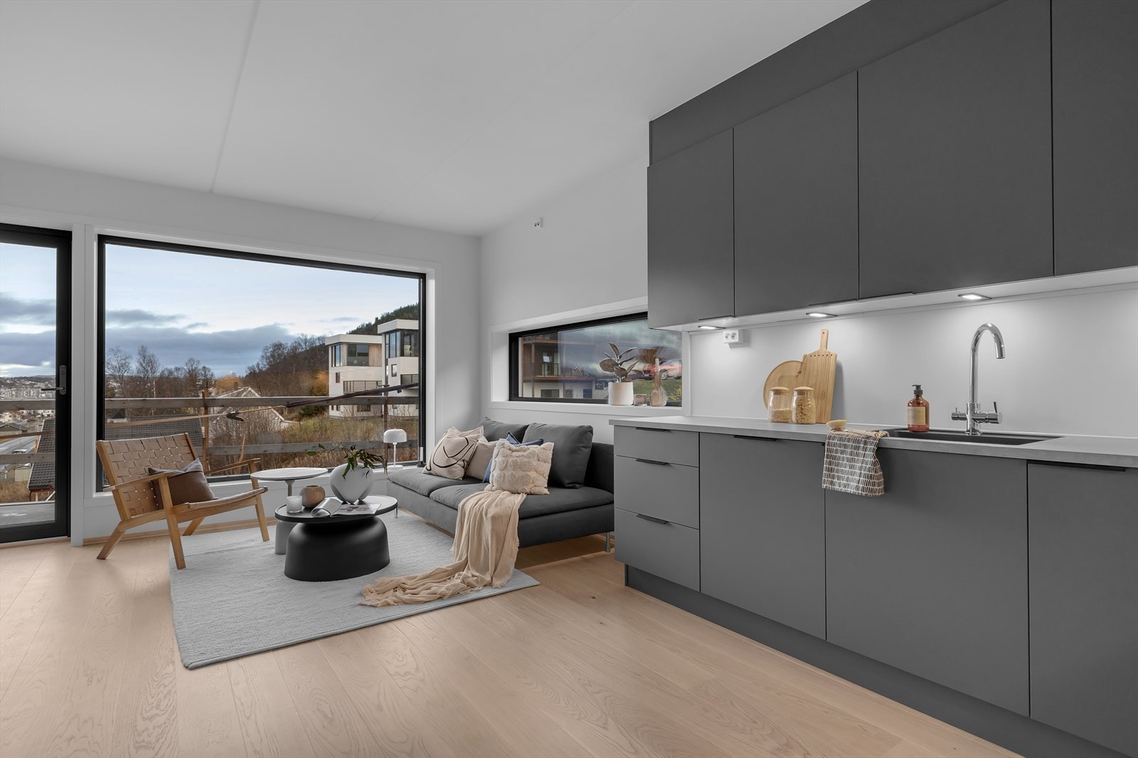 Leiligheten har et rent og stilfullt uttrykk som du lett kan sette ditt eget preg på! Galleribilde