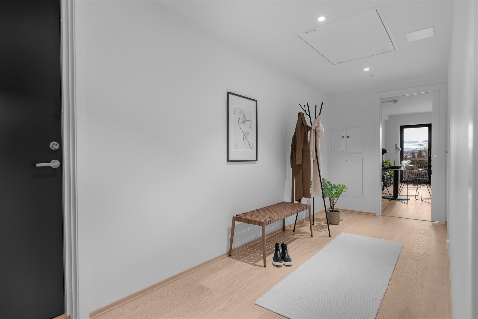 Stor og lyst inngangsparti Galleribilde