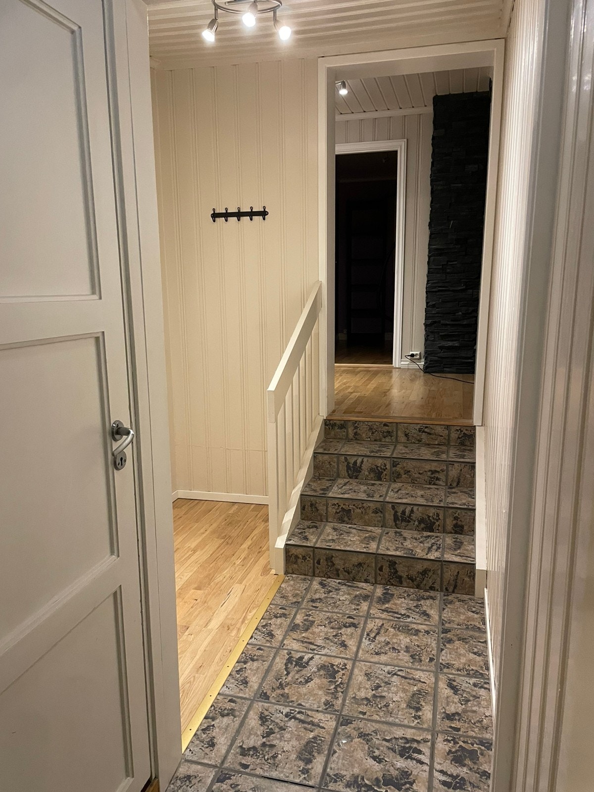 Gang med bod på venstre side Galleribilde