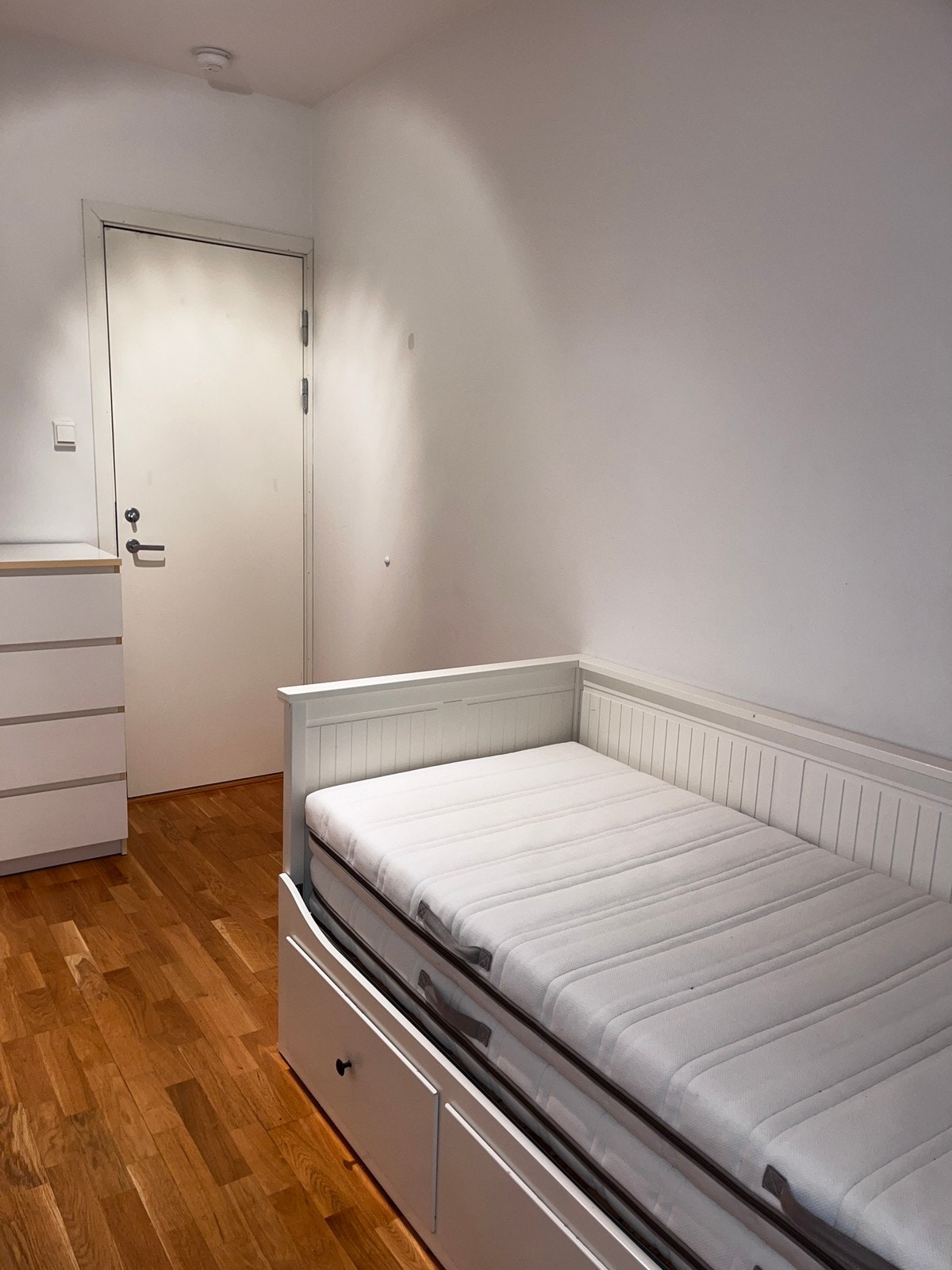 Kan komme med seng som kan dras ut til dobbel Galleribilde