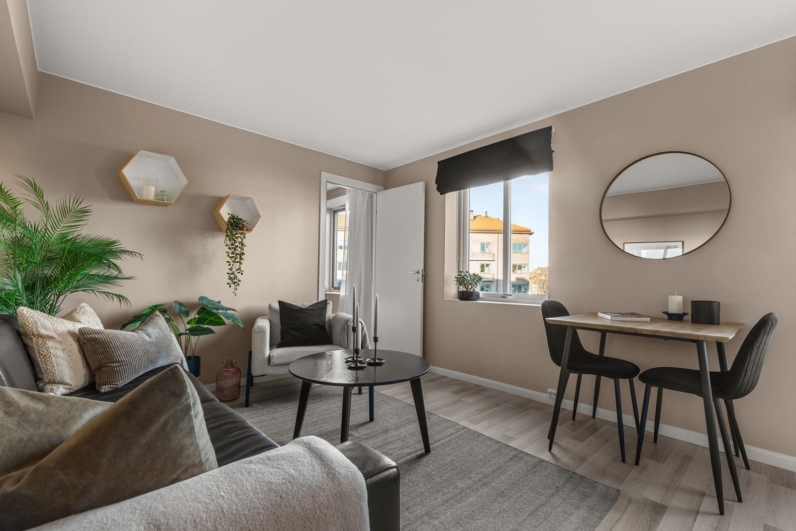 Velkommen til Enebakkveien 15, presentert av Espen Johnsen ved Nordvik Majorstuen. Galleribilde