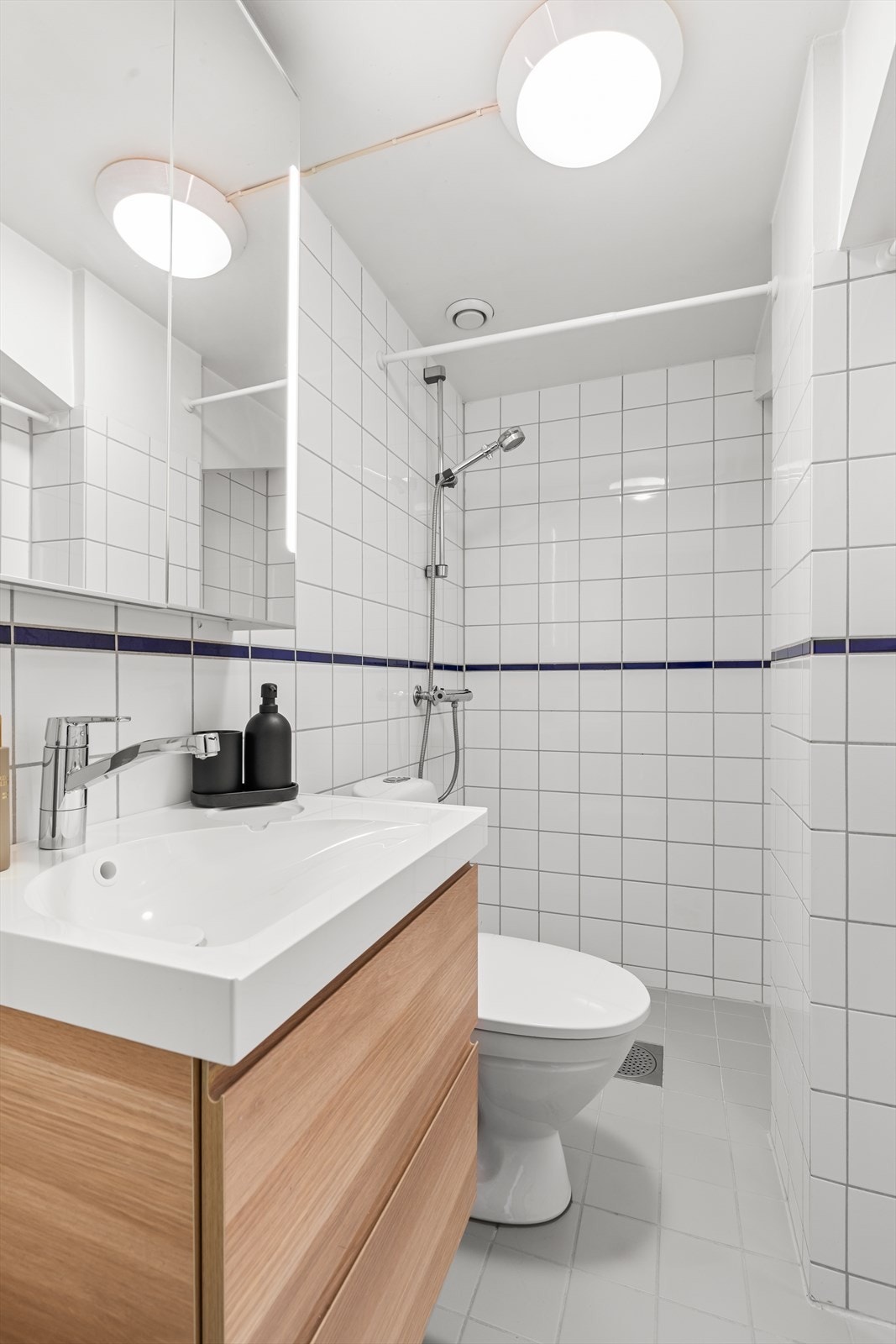 Opplegg for vaskemaskin er på kjøkkenet, samt fellesvaskeri for borettslaget. Galleribilde