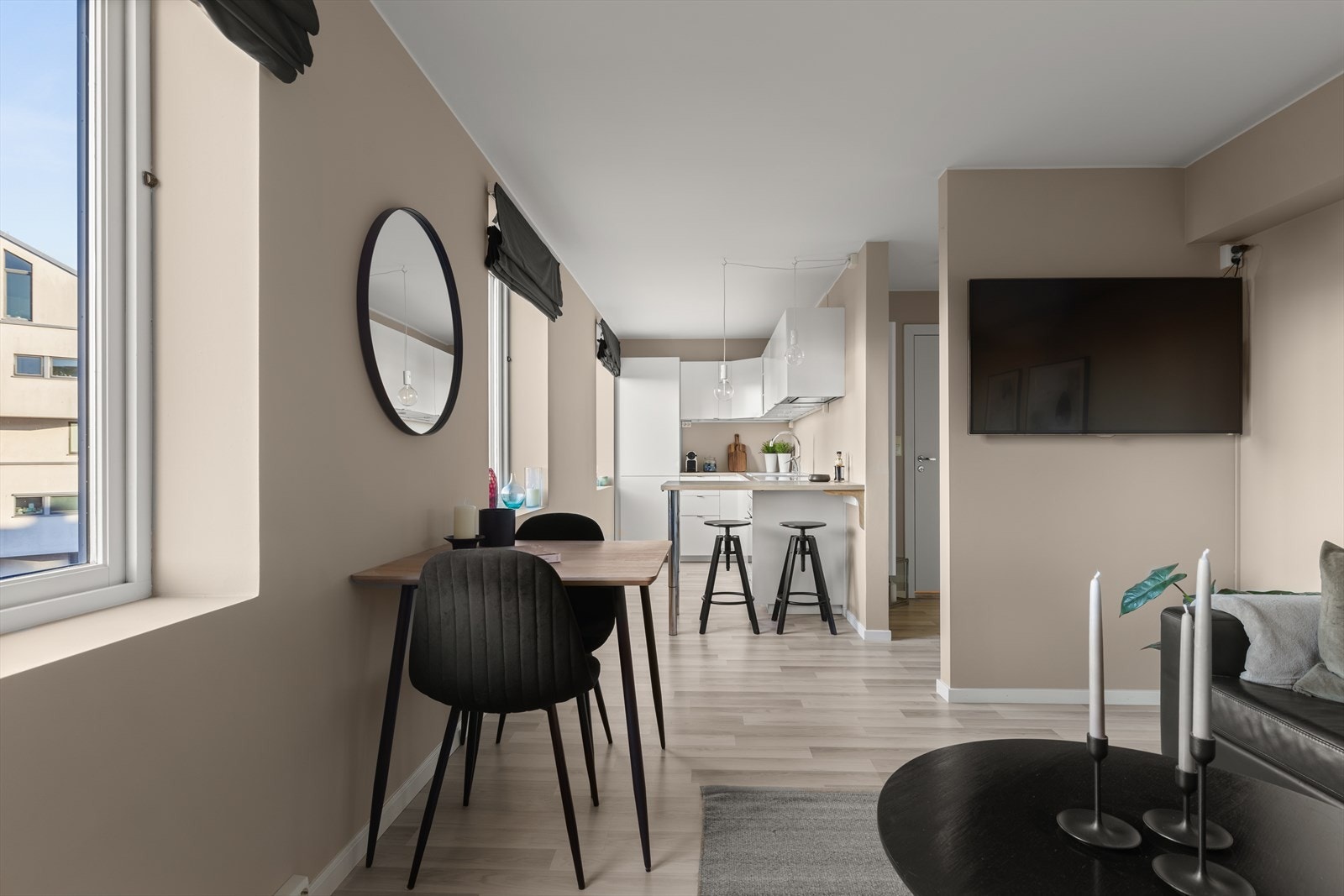 Meget pen og attraktiv 2-roms | Varmtvann og internett inkl | Arealeffektiv og god planløsning | IN-ordning, mulighet for fk på 2 878,- | Heis | Ingen dok.avgift Galleribilde