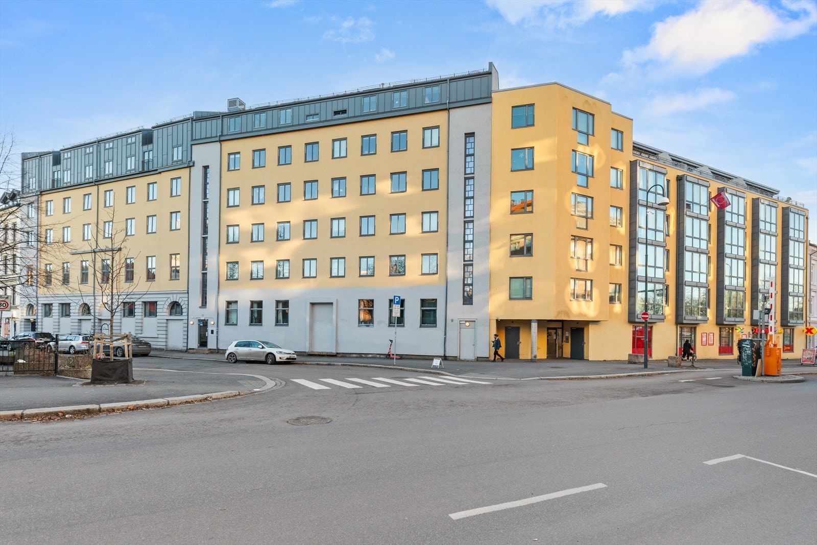 Fasaden til Enebakkveien 15 - Bygården er renovert i perioden 2002-2004. Galleribilde