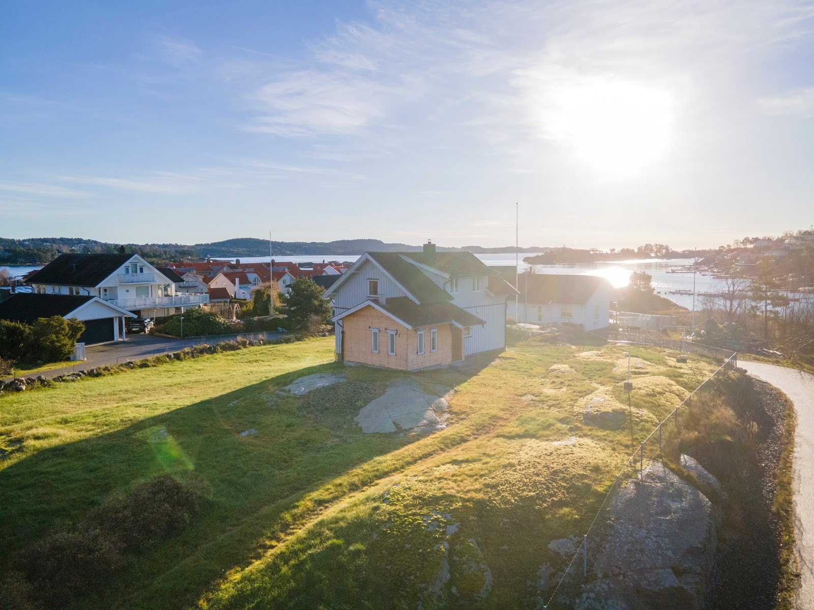 En av de aller siste tomtene på Skaustranda Galleribilde