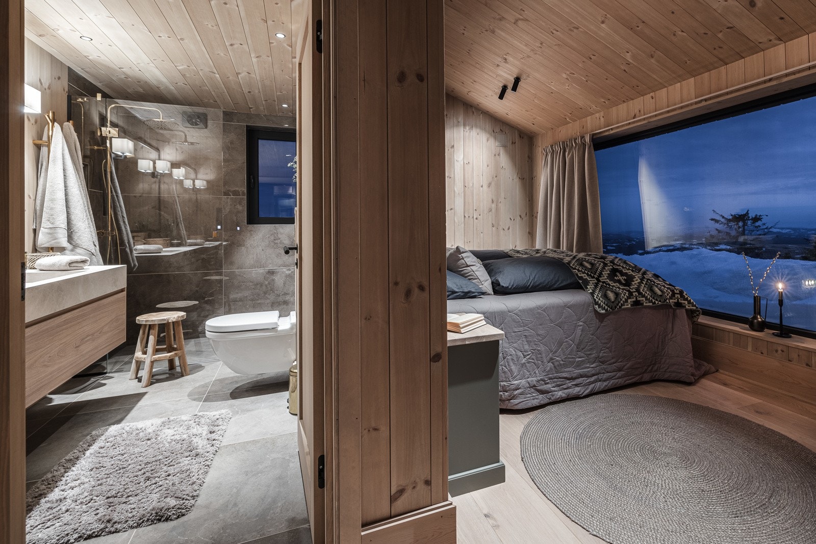 Mastersoverom med eget bad i "annekset" Galleribilde