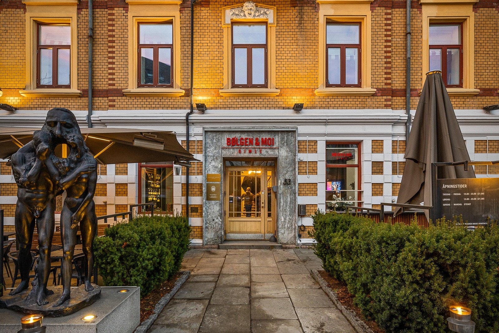 Bølgen og Moi serverer utsøkt mat og sørger for god atmosfære. Hit er det verdt et besøk! Galleribilde