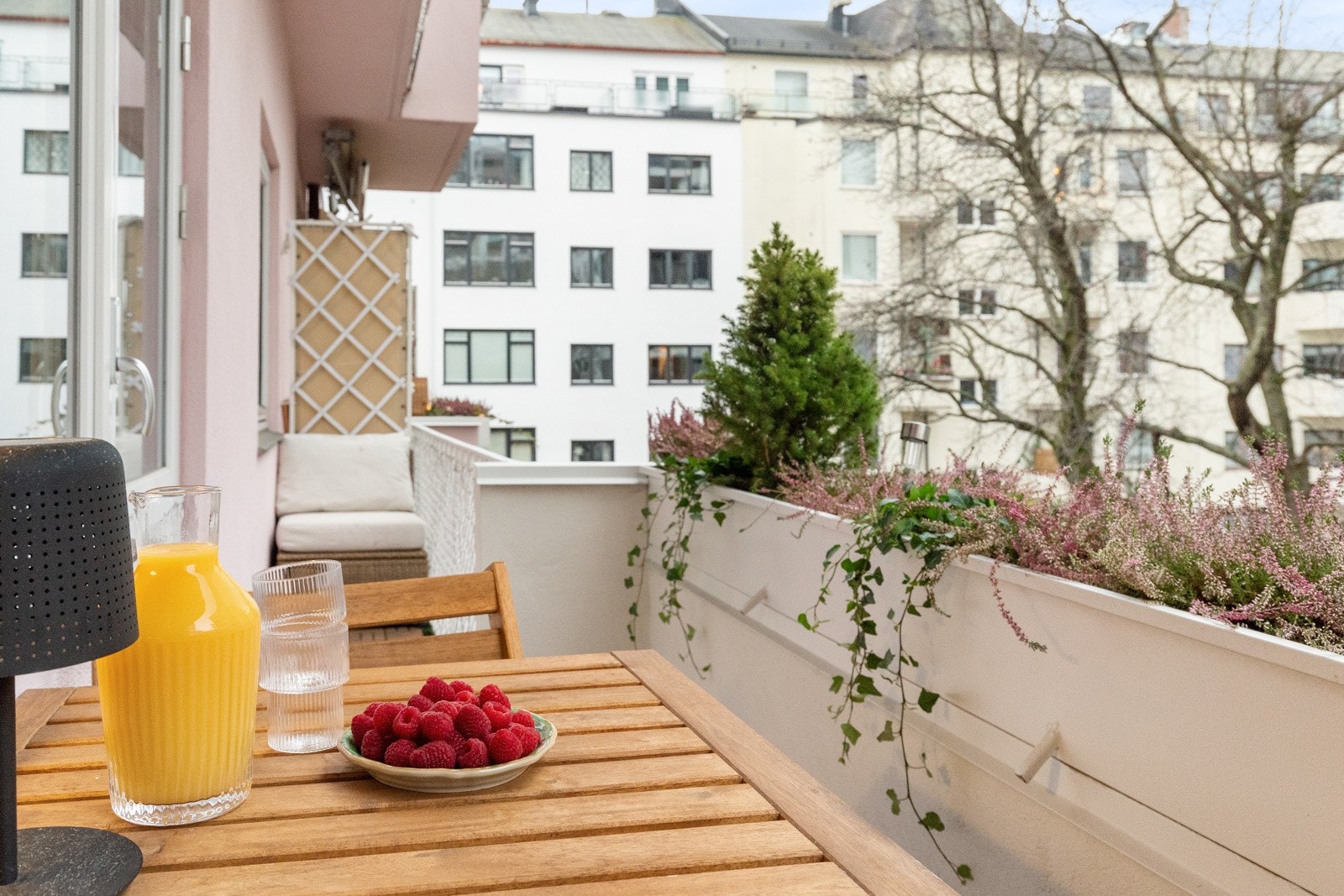 Her ligger man skjermet inn mot bakgård og området fremstår stille og rolig. Galleribilde
