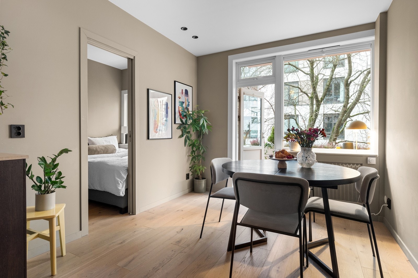 Svært attraktiv og lekker 2-roms selveierleilighet med sydvestvendt balkong på ca 6 kvm. Galleribilde