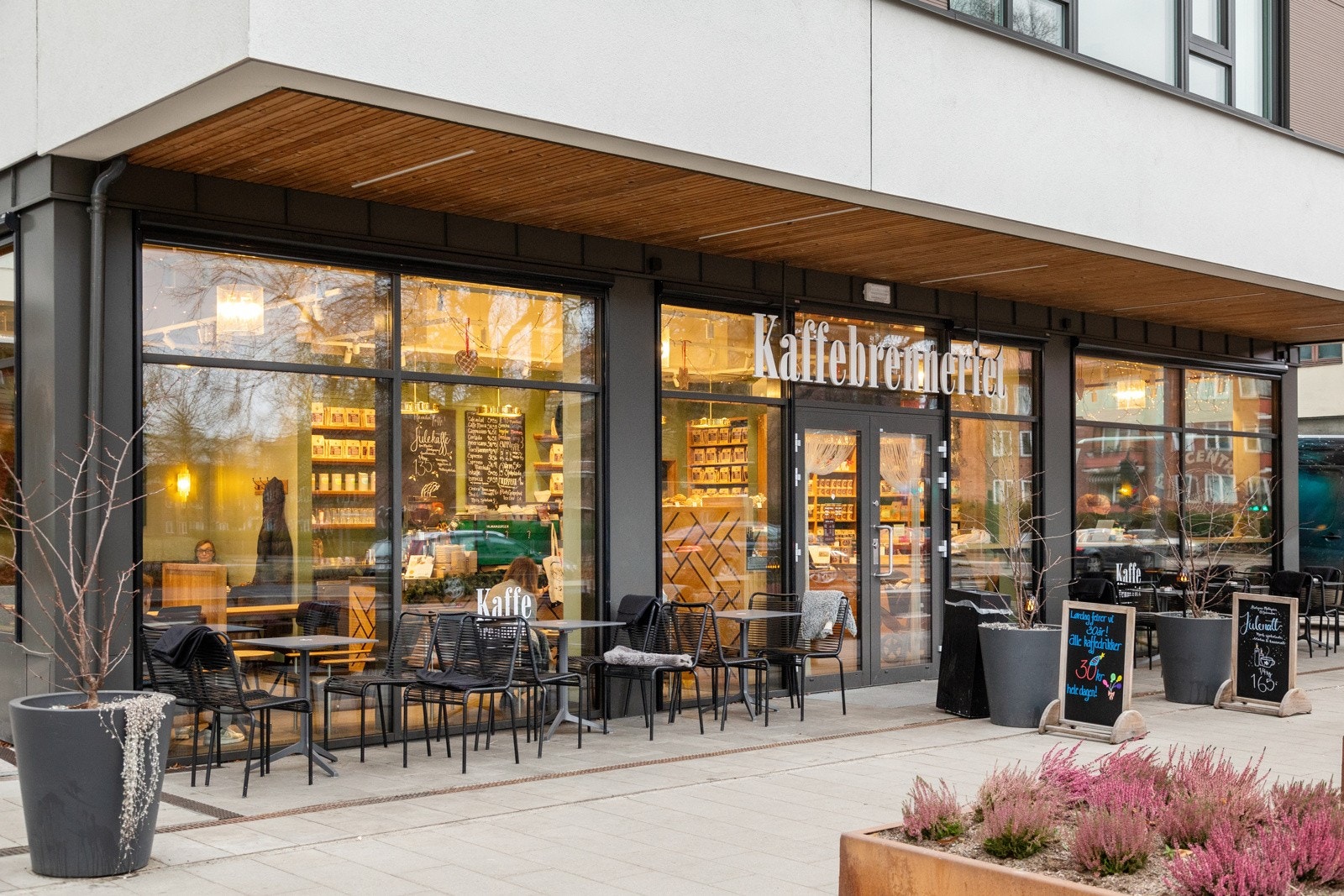 Kaffebrenneriet ligger like rundt hjørnet -perfekt å plukke opp dagens første kaffekopp på vei til jobb! Galleribilde