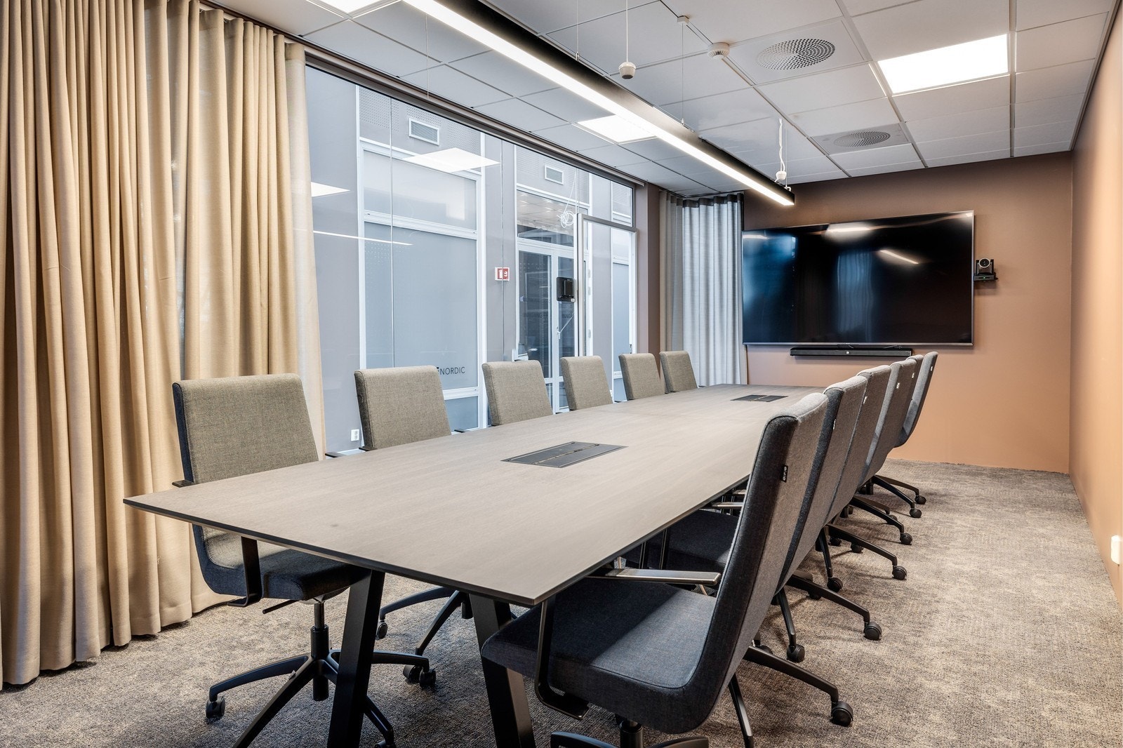 Oppgradert inngangsparti med felles møterom (nr 1). Galleribilde