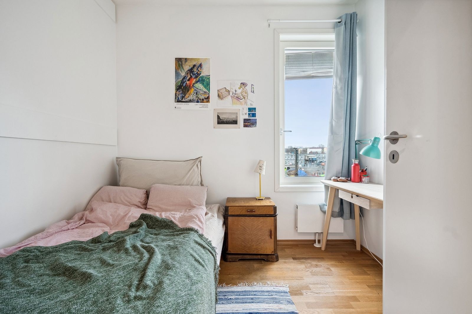 Soverom 2 - god plass til seng Galleribilde