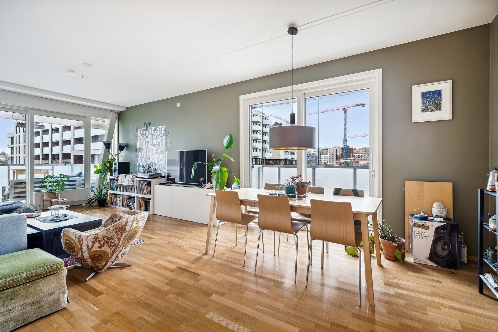 Lys 4 -romsleilighetn med varmtvann, fyring tv og internett ink. Galleribilde