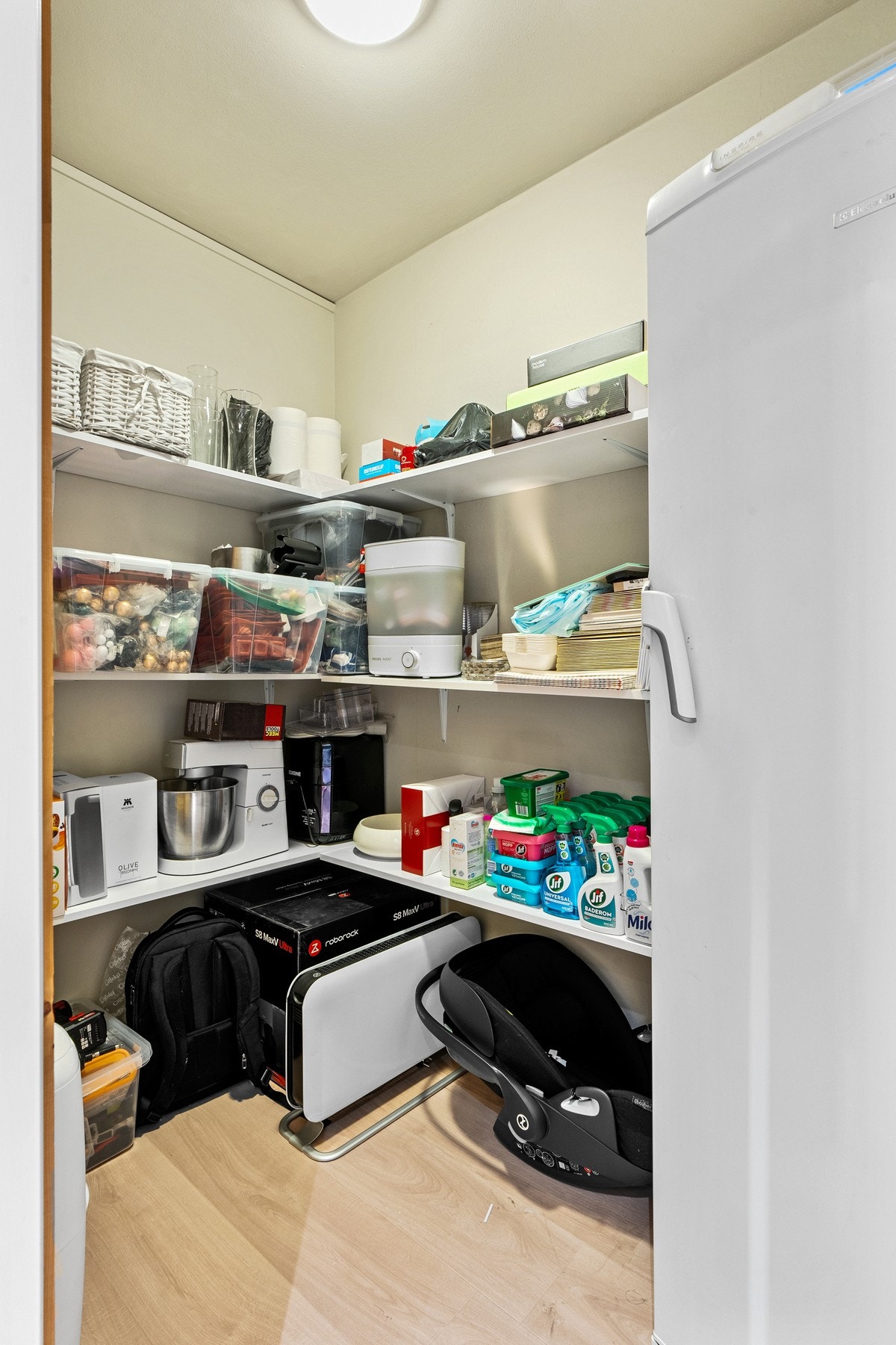 Praktisk innvendig bod i gangen eller walk-in-closet for de som ønsker det Galleribilde