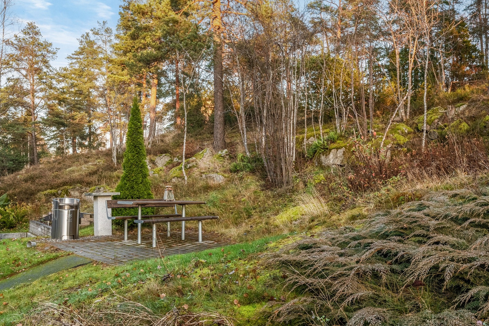 Det er mange sittegrupper og utegriller i nabolaget Galleribilde