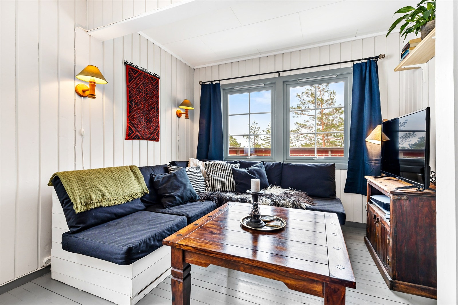 Del av stue (nåværende sofaområde) er opprinnelig byggemeldt som balkong - Ikke bruksendret Galleribilde