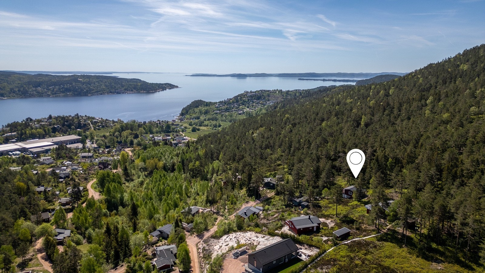 Gangavstand til sjøen med mulighet for båtplass og felles sandstrand Galleribilde