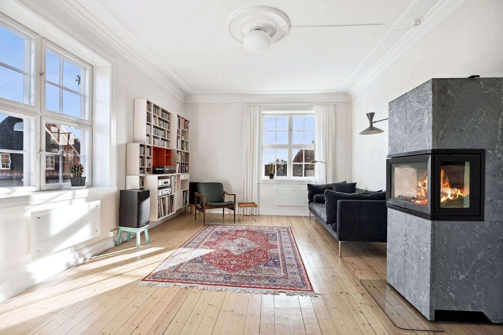 Velkommen til Damplassen 15! En lekker 2(3)- roms leilighet med egen hageparsell. Galleribilde