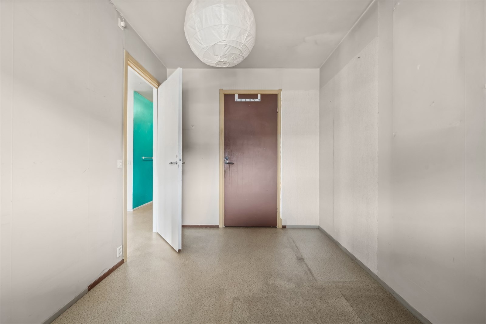 Soverommet har en praktisk innvendig bod. Her finner du også boligens sikringsskap. Galleribilde