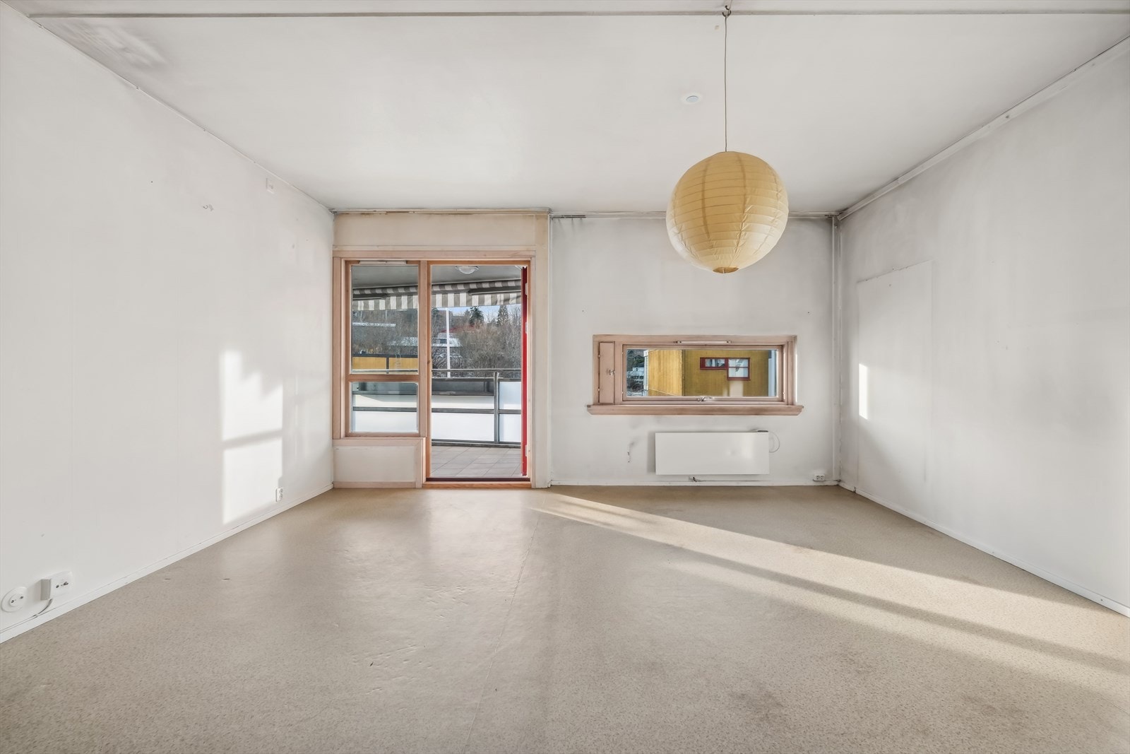 Dette er en bolig med nytt, ubrukt bad fra 2023, men ellers eldre standard og behov for oppussing. Galleribilde