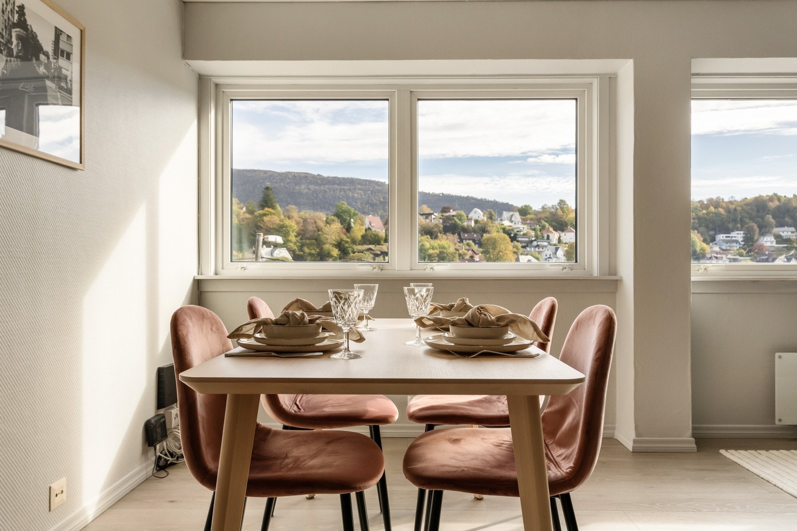 Aktiv Eiendomsmegling v/ Morten Christoffer Tøsdal har gleden av å presentere Fjøsangerveien 161! Galleribilde