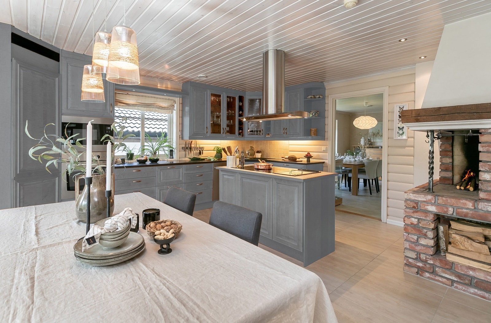 Her eks med fargen grå Galleribilde