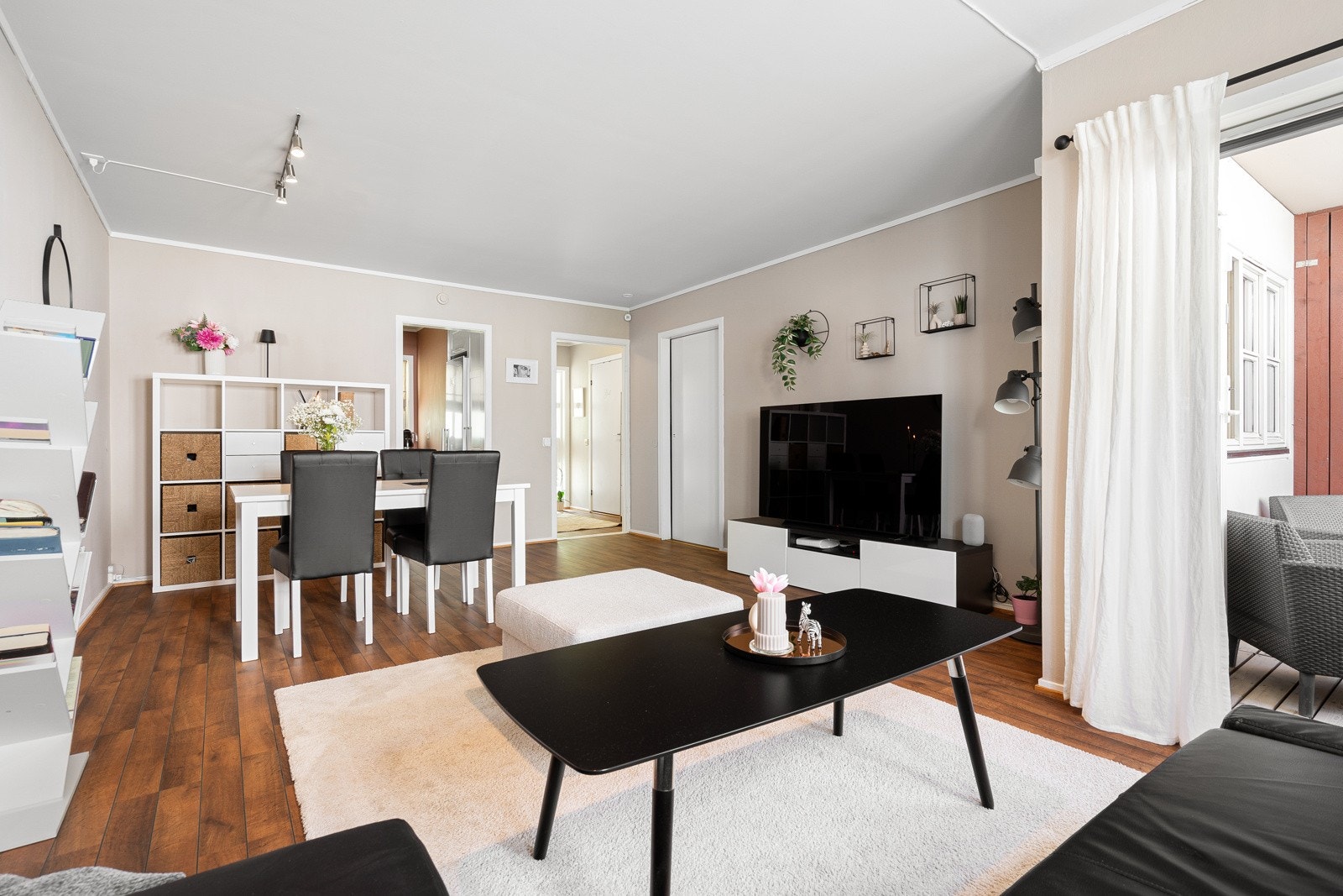 Boligen har god planløsning som vil gjøre den enkel å innrede etter ønskelig behov. Galleribilde