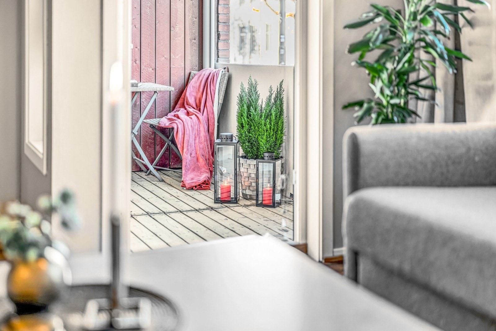 Utgang til egen veranda med bod fra stuen. Galleribilde