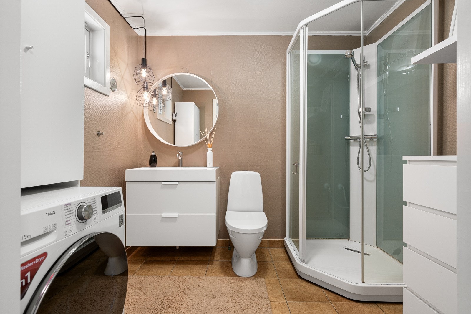 Badet har opplegg for vaskemaskin. Galleribilde