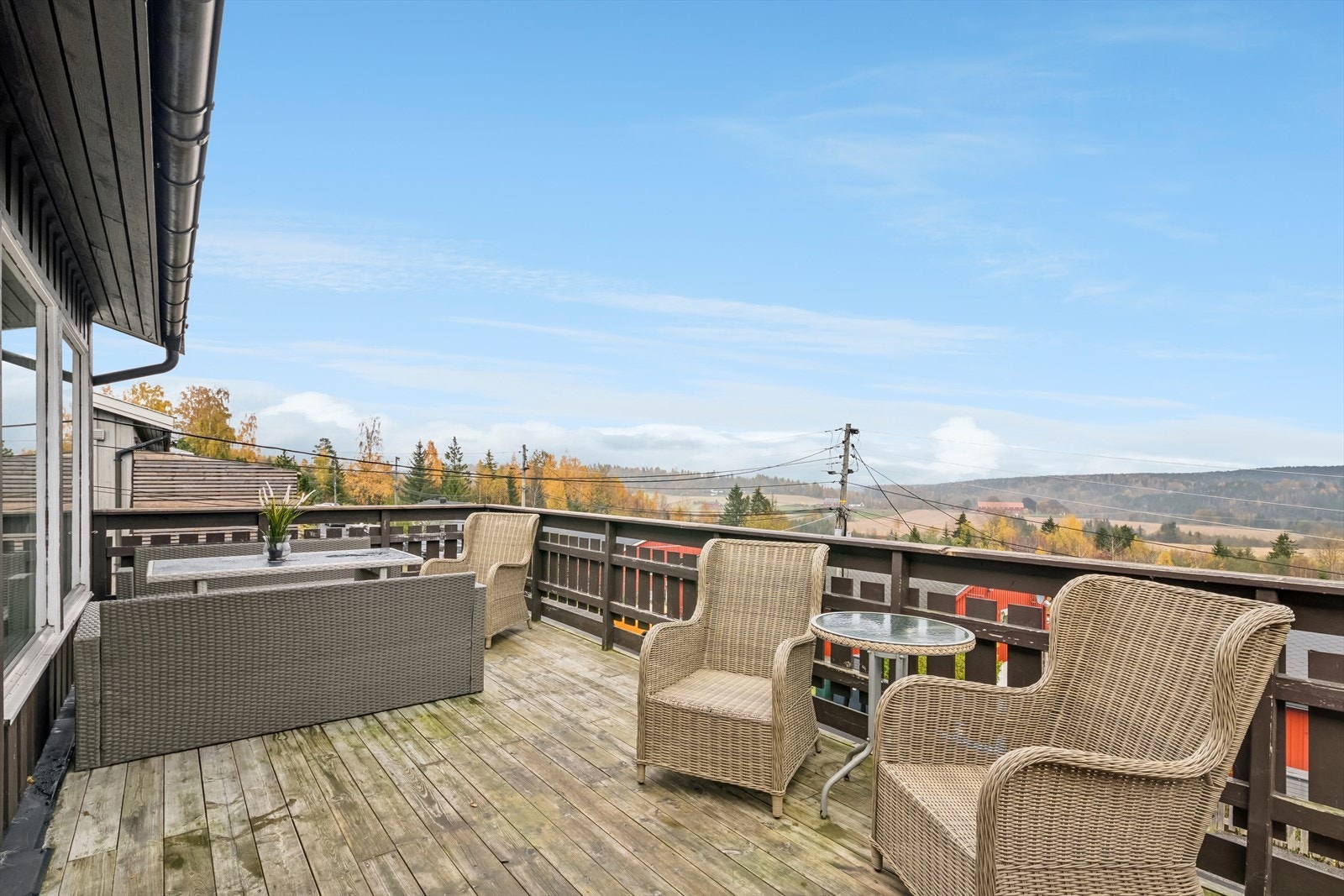 God plass på terrassen som er bygget ut. Galleribilde