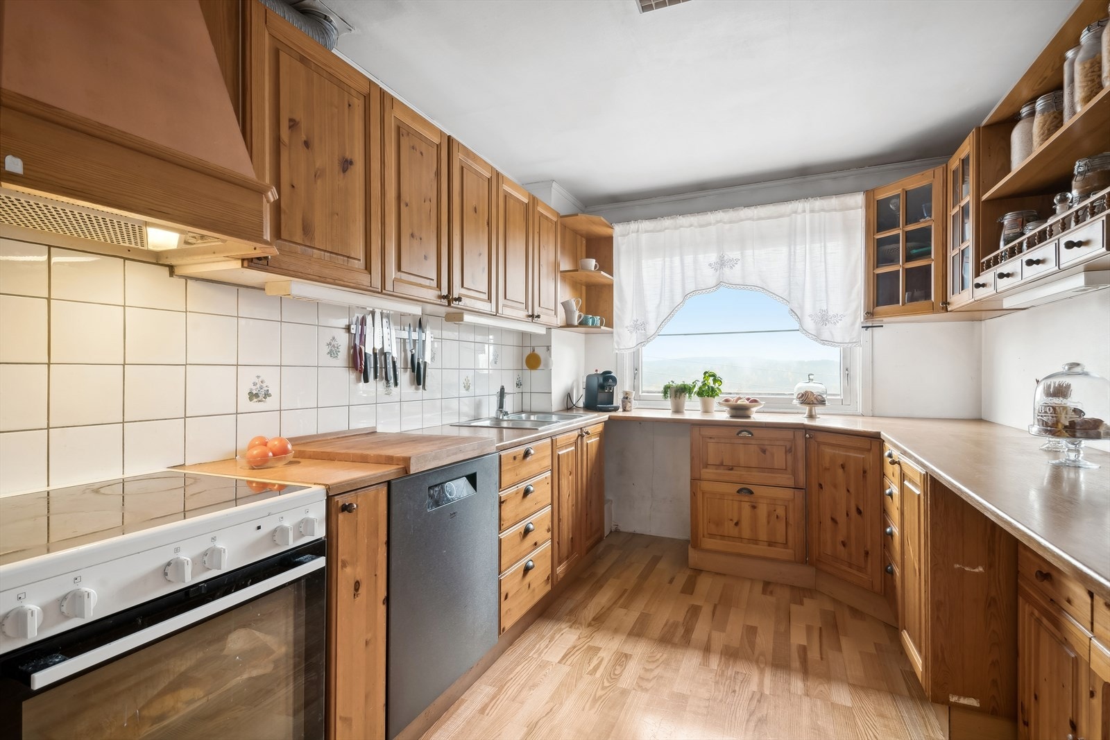 Kjøkken installert i 2018. Galleribilde