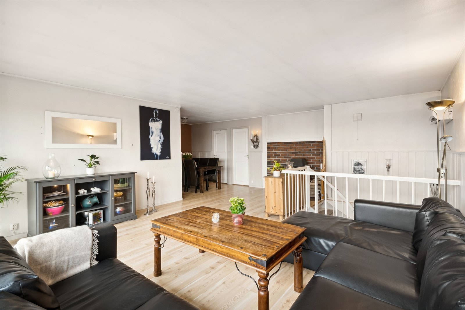 God plass til sofa samt øvrig møblement. Galleribilde