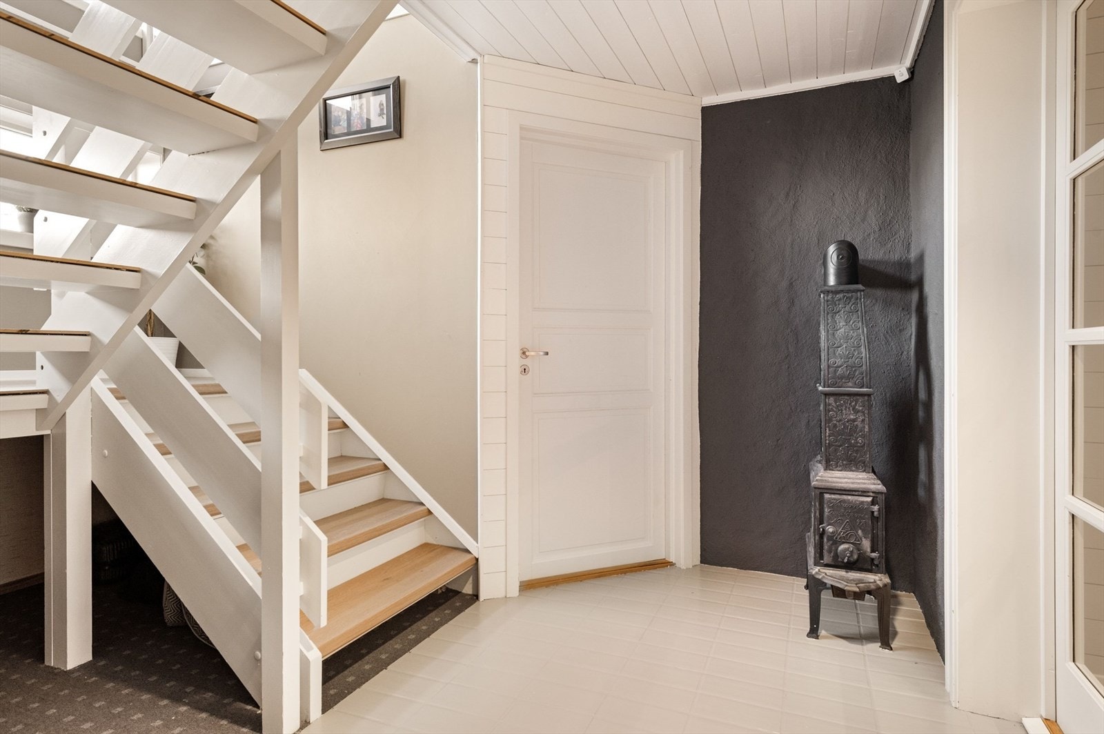 Trappegang til underetasje Galleribilde