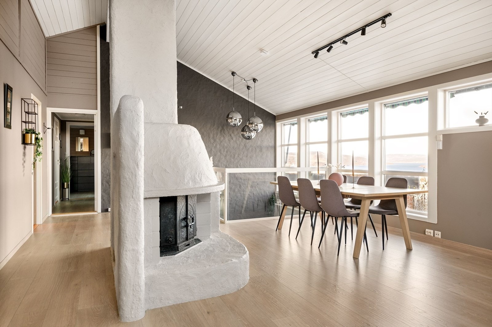 Videre på venstre hånd er det adkomst til gang, soverom og bad Galleribilde