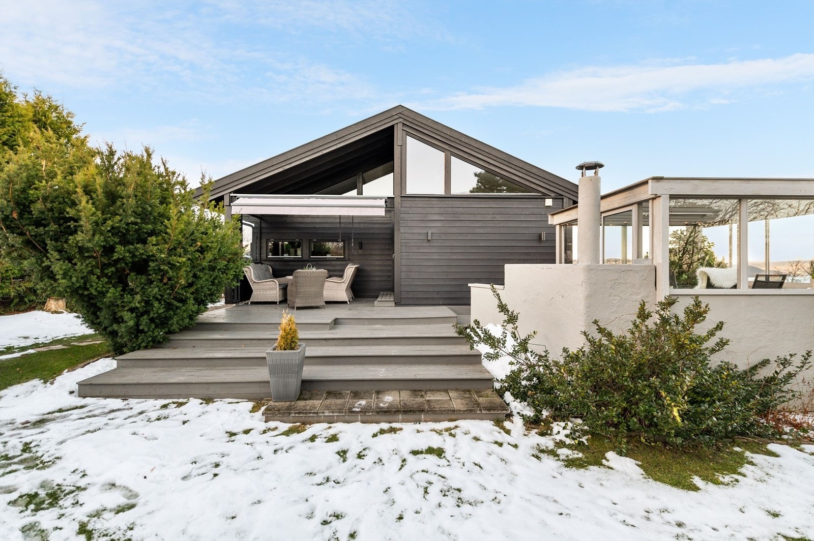 Pent opparbeidet og lettstelt uteareal Galleribilde