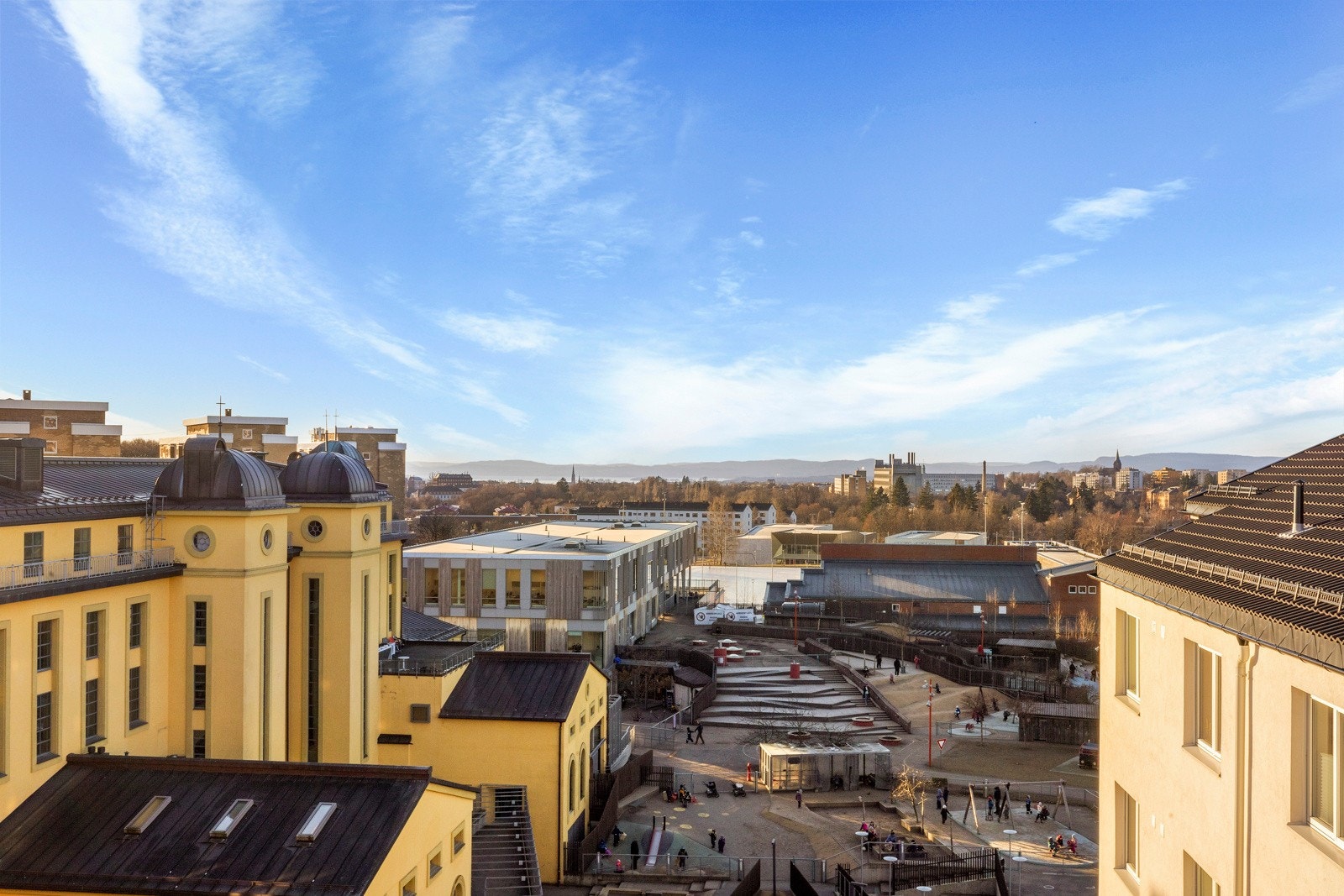 - Med en fantastisk utsyn over byens tak - Galleribilde