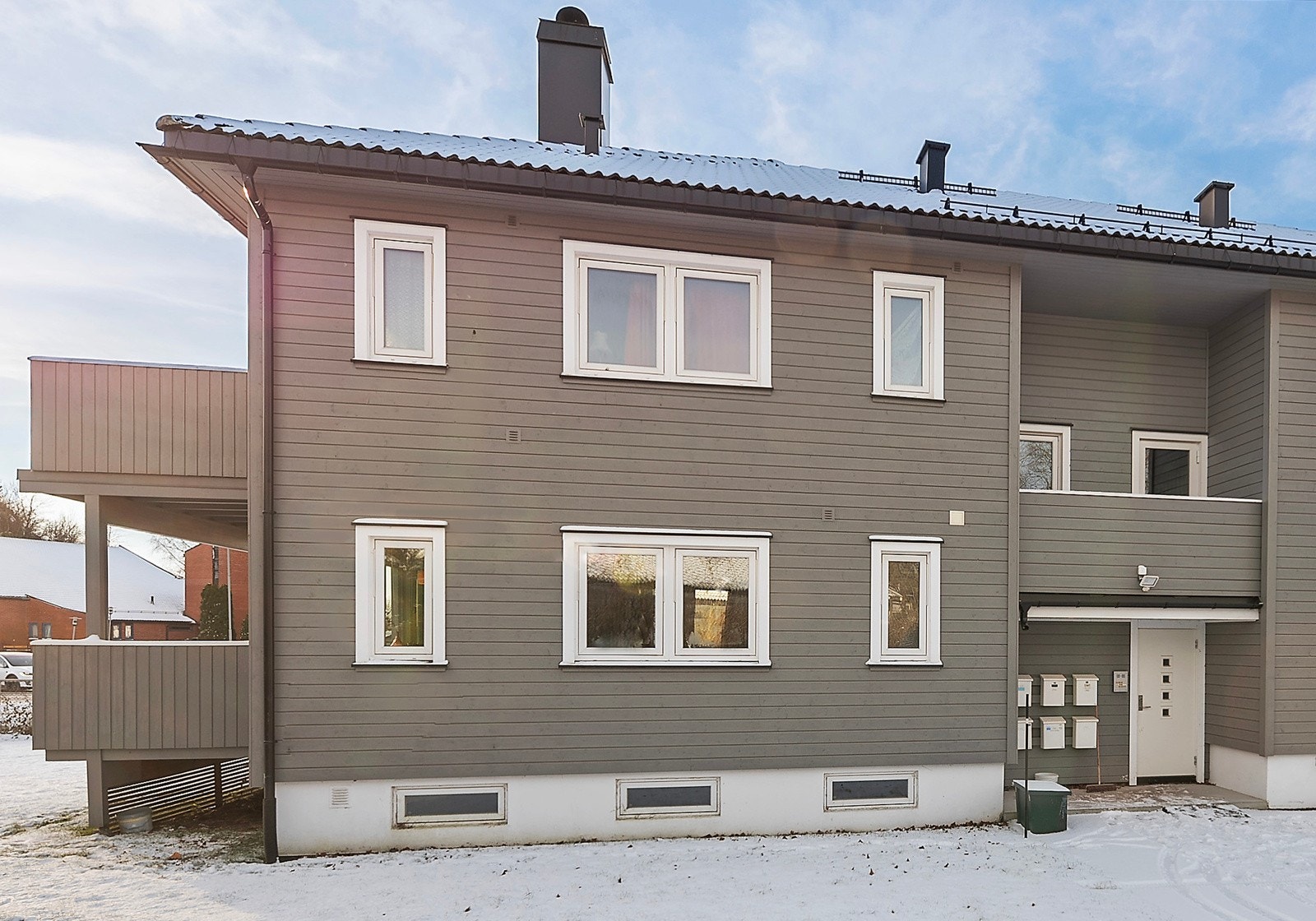 Velkommen inn til denne lyse leiligheten i høy 1.etasje Galleribilde