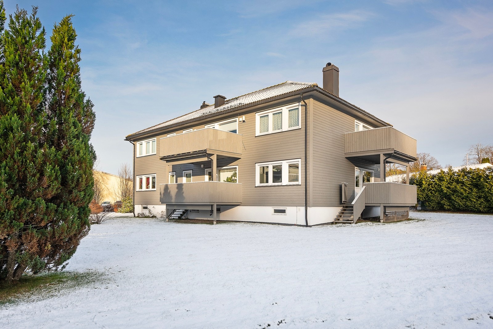 Leiligheten er beliggende i 1.etasje av 6 mannsbolig i et veletablert borettslag på Mosserød Galleribilde