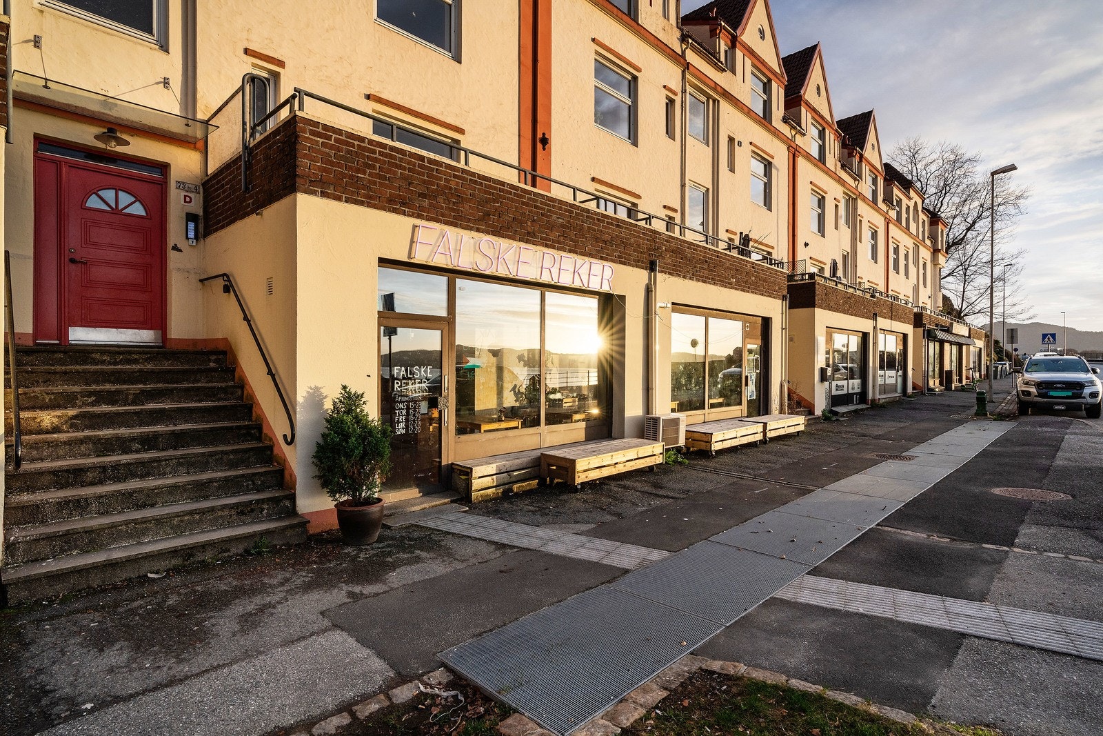 - Koselig kafè/vinbar rett ved boligen - Galleribilde