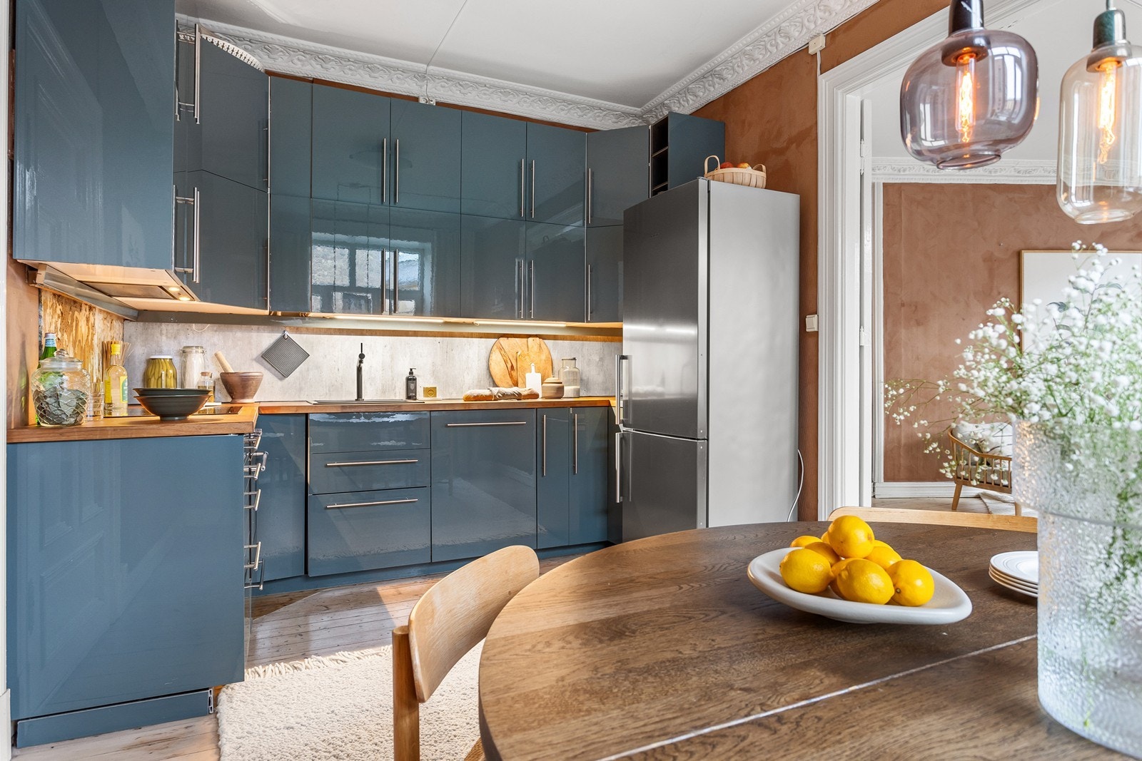 Kjøkkenet er fra 2018, har kullfiltervifte ventilator og heltre benkeplate Galleribilde