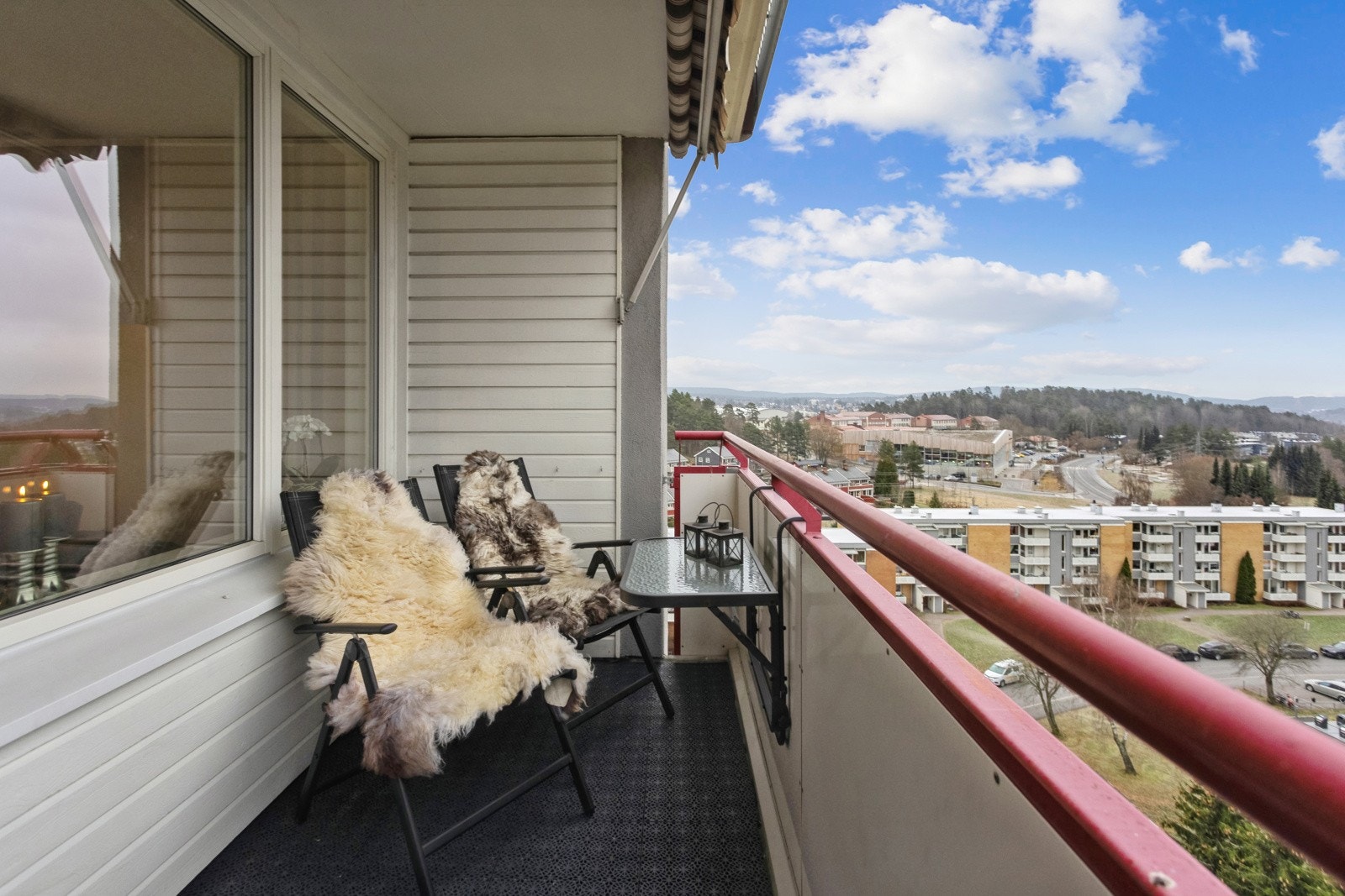 Sydvestvendt balkong med ettermiddags- og kveldssol. Galleribilde