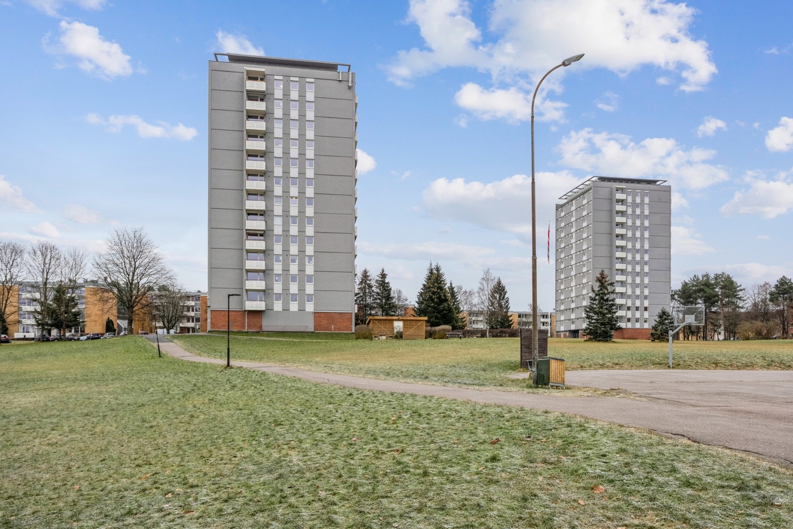 Blokken ligger sentralt og fint til Manglerud med nærhet til buss, t-bane og Manglerud senter. Galleribilde