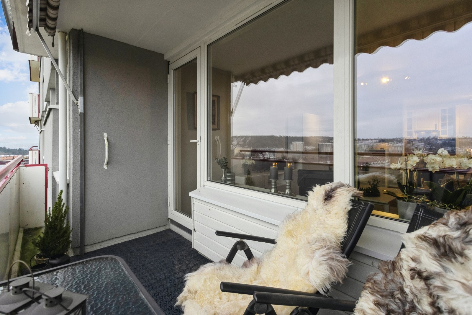 Hyggelig og usjenert balkong. Galleribilde