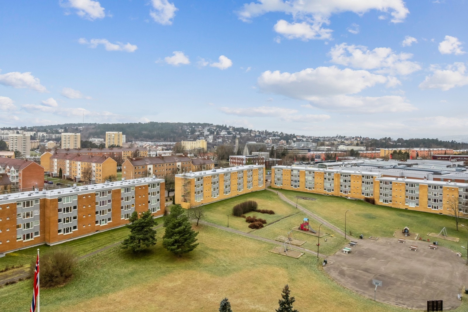 Solrik balkong med flott utsikt! Galleribilde