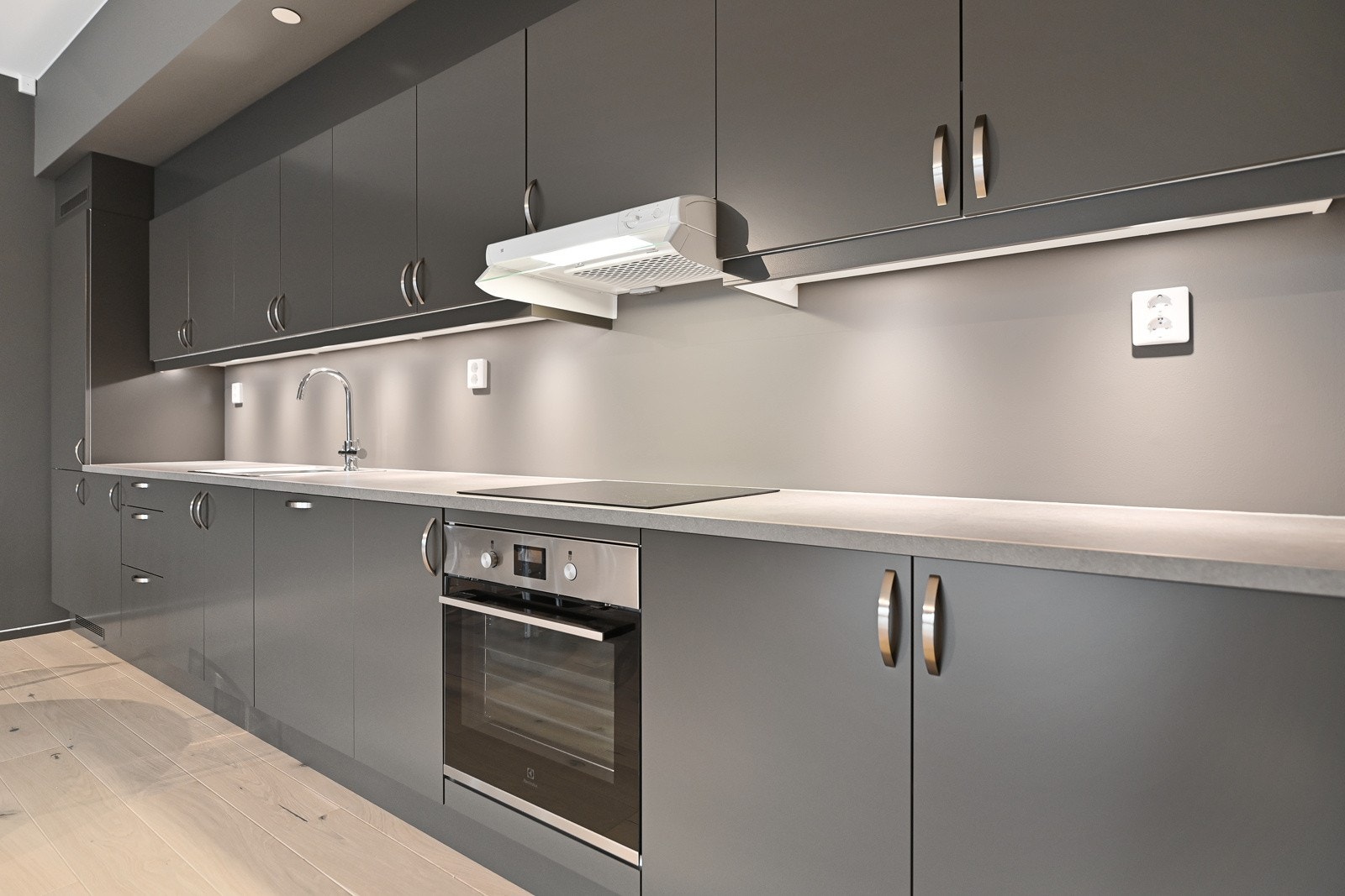 Her er det godt med skap- og benkeplass Galleribilde