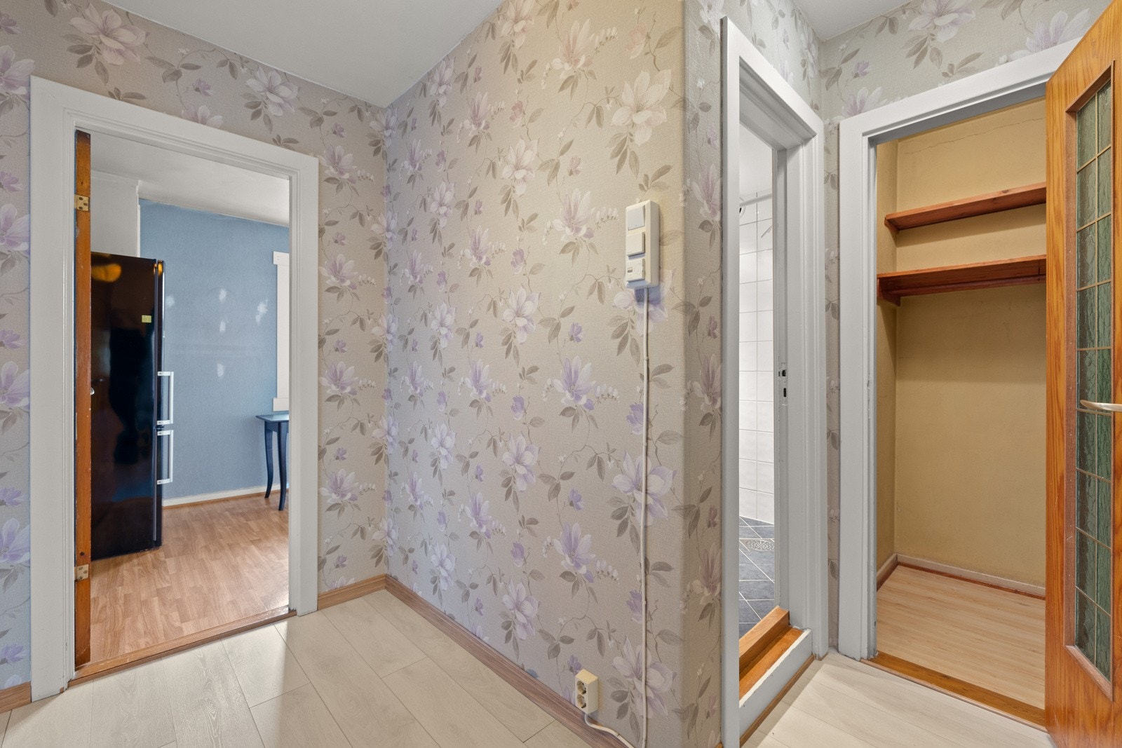 Entré med praktisk, innvendig kott. Galleribilde