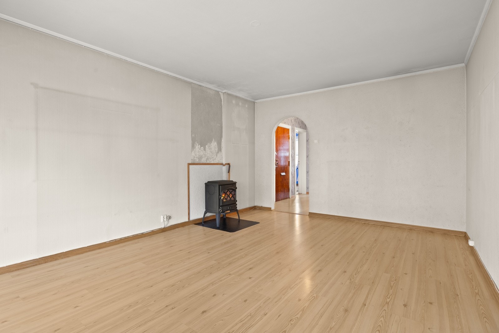 Gode innredningsmuligheter til sofagruppe og spisebord. Galleribilde