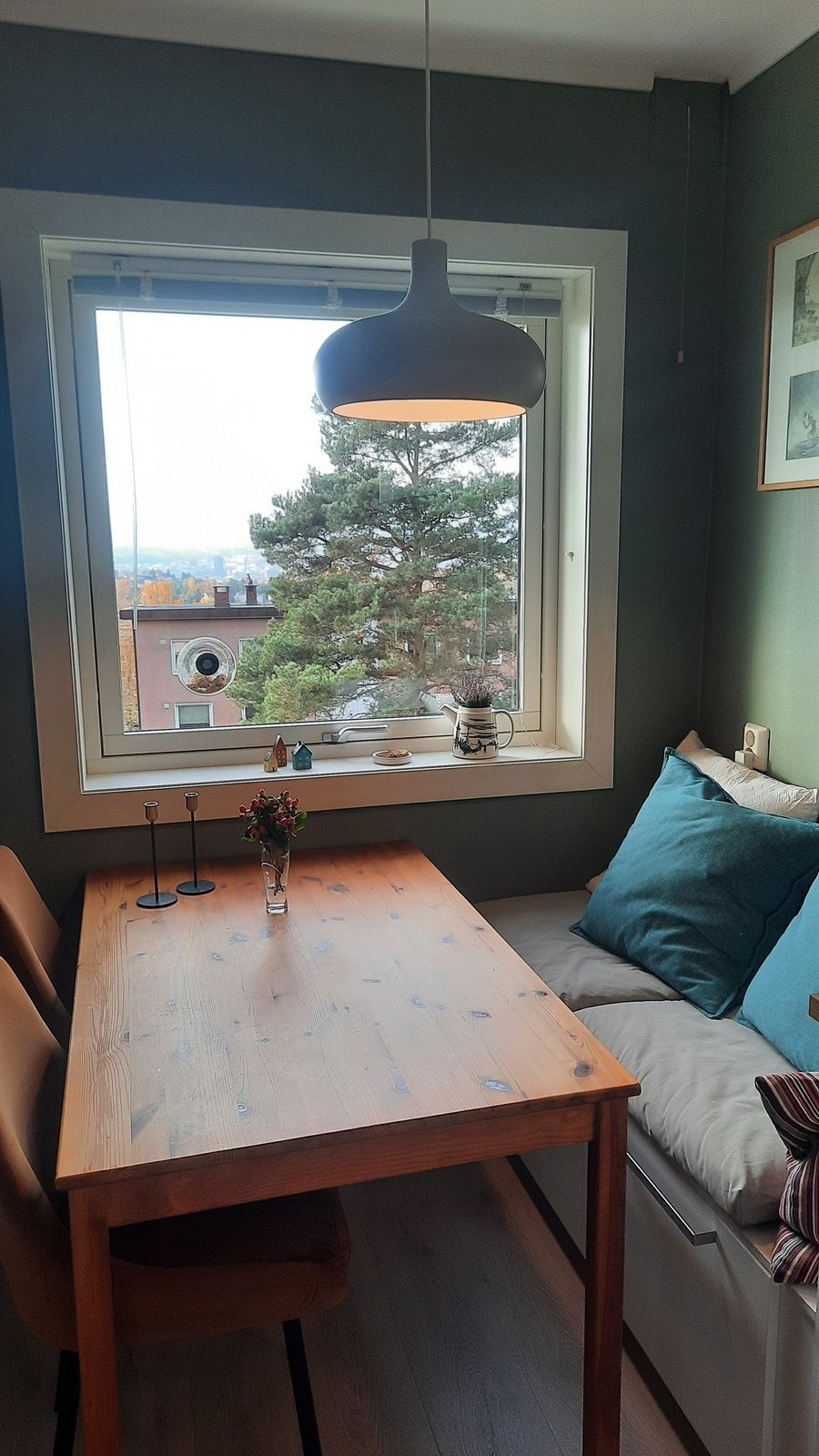 Spisebord på kjøkken Galleribilde