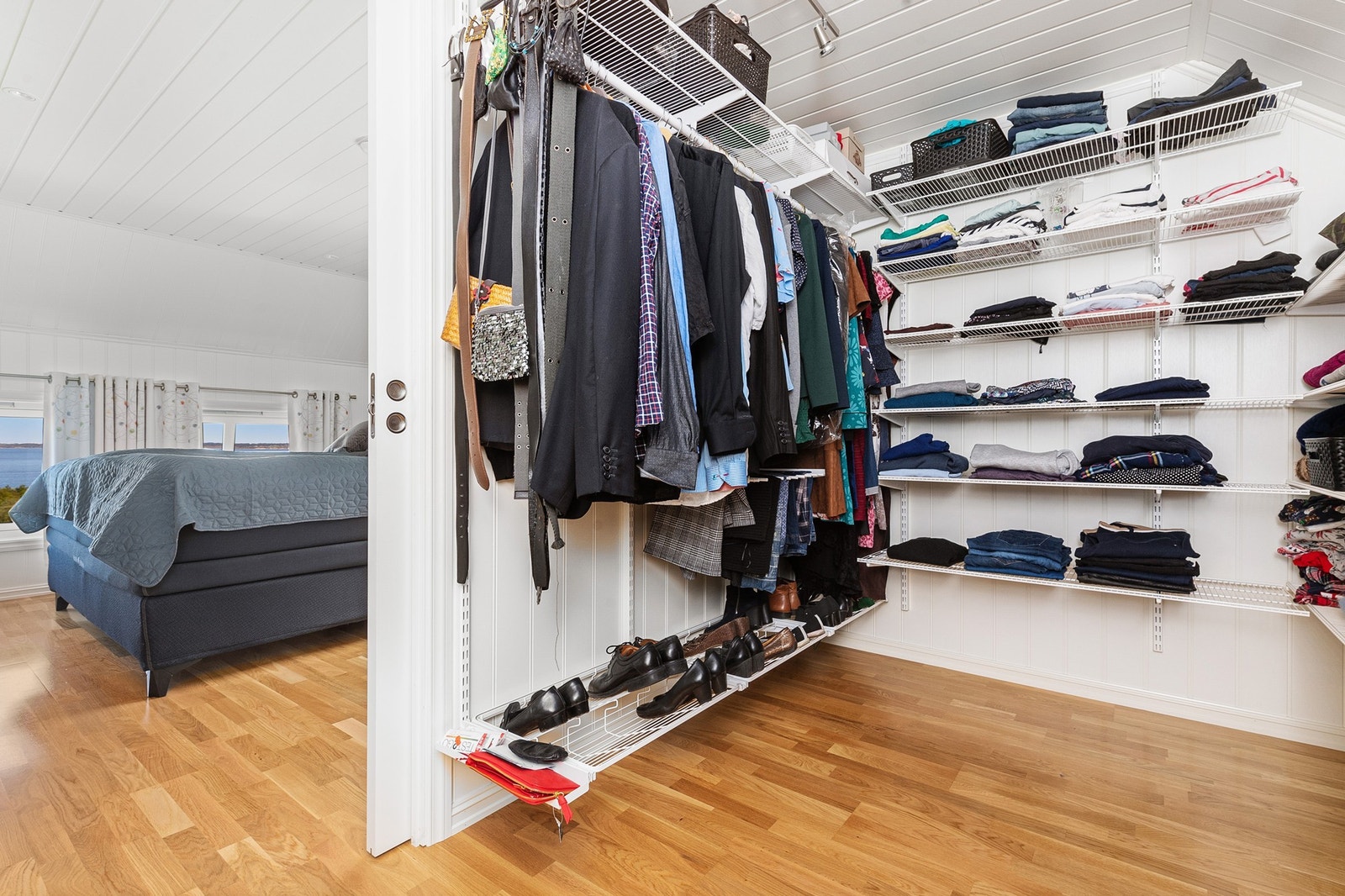 Hovedsoverommet har eget walk-in closet Galleribilde