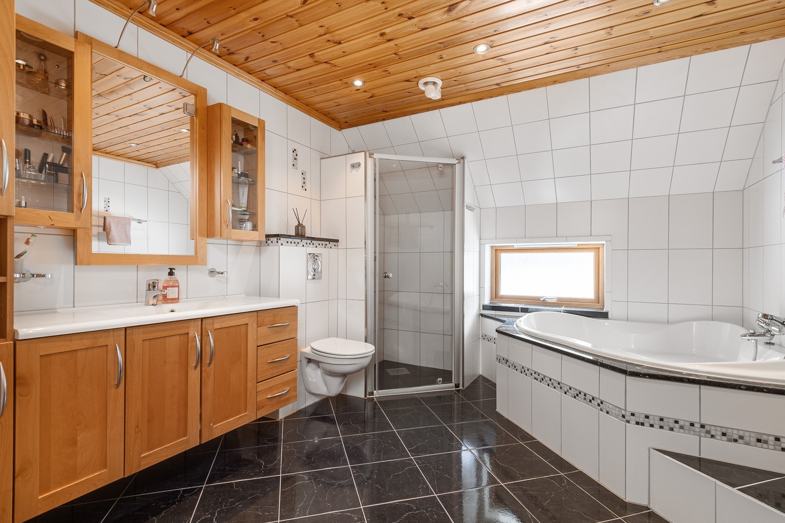 Bad i 2. etasje Galleribilde